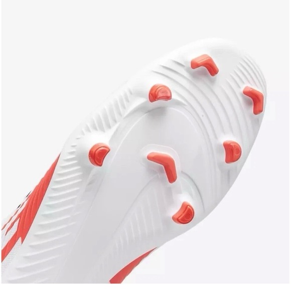 Athletic_Shoes